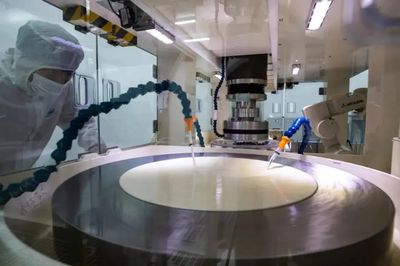 自主創(chuàng)新引領(lǐng)突破，湖北鼎龍控股成功挺進(jìn)國(guó)內(nèi)主流晶圓廠供應(yīng)鏈